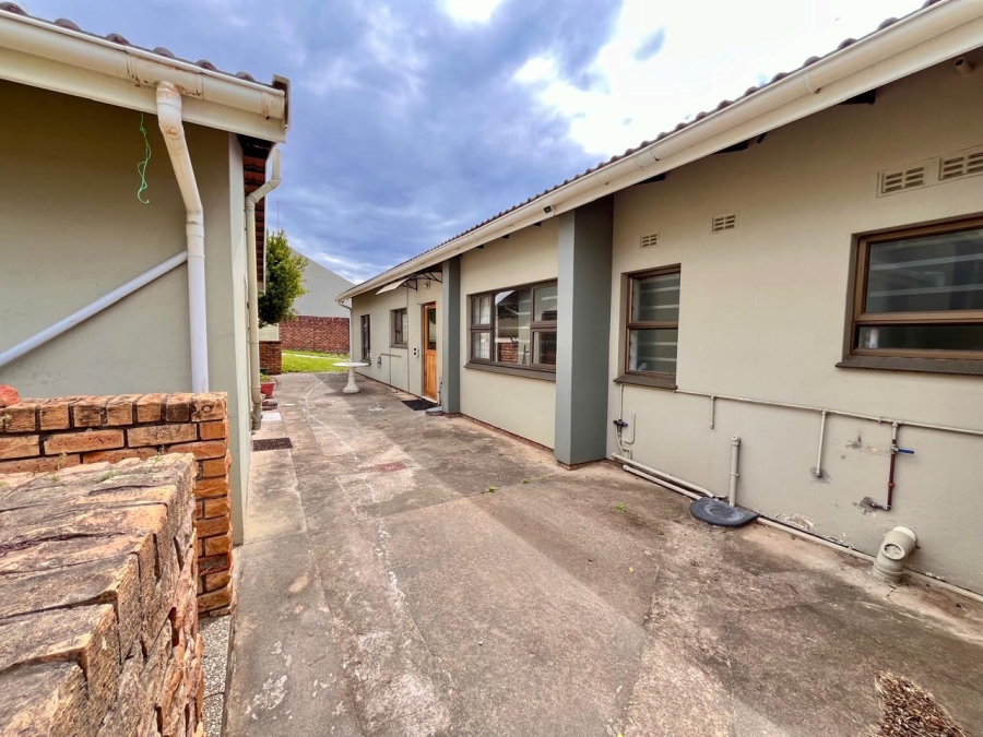 To Let 4 Bedroom Property for Rent in Stirling Eastern Cape